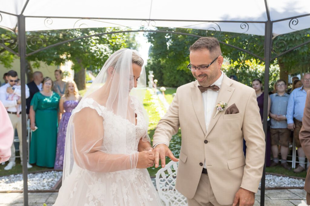 Ein Paar tausch die Ringe auf Schloss Wulkow